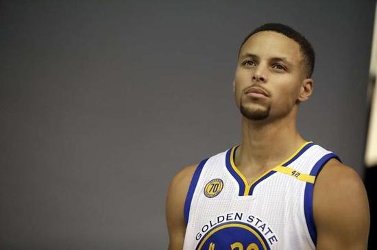 迈阿密马林鱼队总经理伍佩琴因与老板意见不合，于 2023 年底离职