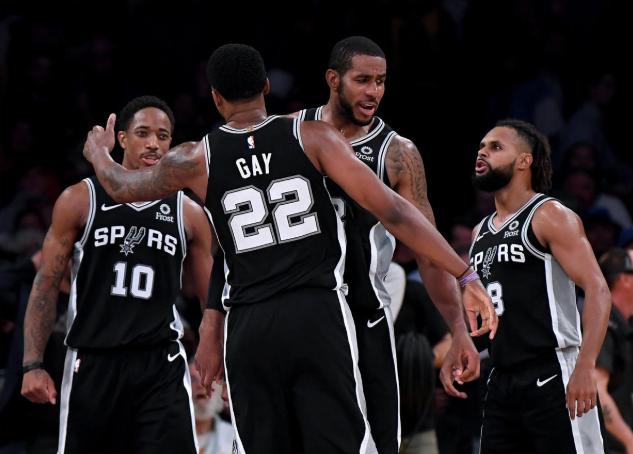 100胜！王曼昱4-1朱芊曦晋级WTT总决赛女单四强