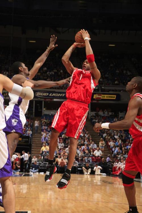 英超-库尼亚破门舍什科失良机 曼联1-1利兹联