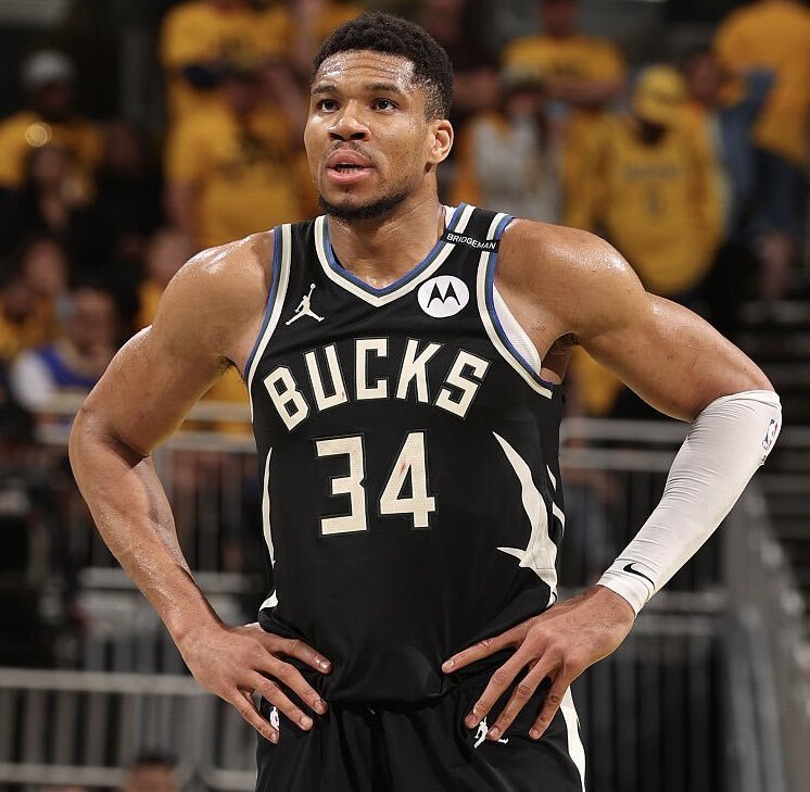 [图]东契奇空砍30+5+11詹姆斯17分 湖人惨败活塞